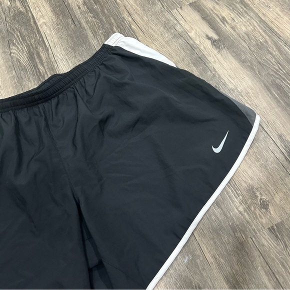 NIKE - Running Shorts - Picture 2 of 5